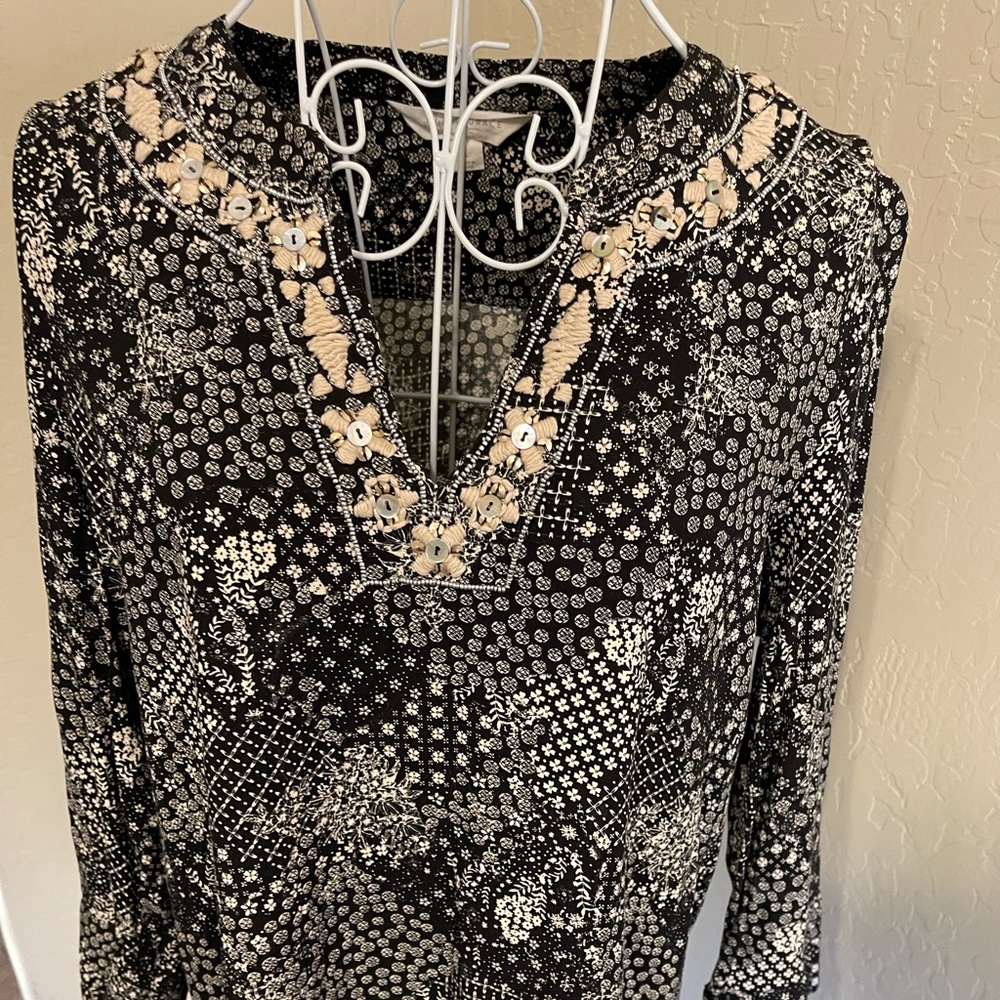 Magnolia Grace Black and Tan embellished 3/4 sleeve pop over top NWOT